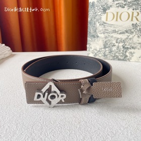 Эта металлическая пряжка для ремня из латуни с покрытием от Dior 