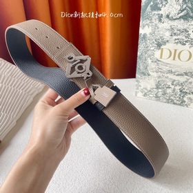 Эта металлическая пряжка для ремня из латуни с покрытием от Dior 