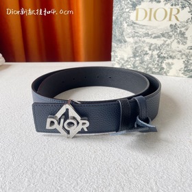 Эта металлическая пряжка для ремня из латуни с покрытием от Dior 