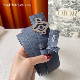 Эта металлическая пряжка для ремня из латуни с покрытием от Dior 