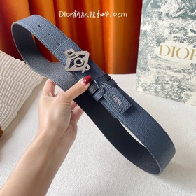 Эта металлическая пряжка для ремня из латуни с покрытием от Dior 