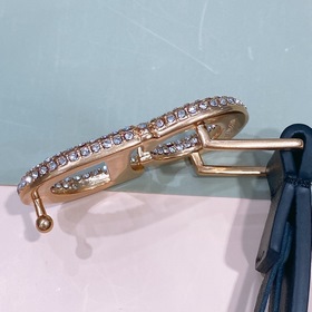 Новая модель Dior 23 для весны, поясная пряжка в форме седла CD. 