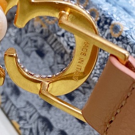 Новая модель Dior 23 для нового года, поясная пряжка в форме седл