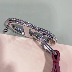 Новая модель Dior 23 для нового года. Поясная пряжка в форме седл