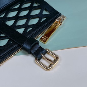Dior 22 Этот пояс D-Trp 22 — новинка этого сезона, который подчер