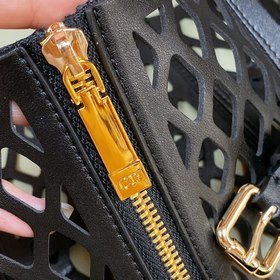 Dior 22 Этот пояс D-Trp 22 — новинка этого сезона, который подчер