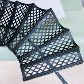 Dior 22 Этот пояс D-Trp 22 — новинка этого сезона, который подчер