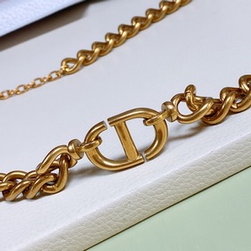 dior 22 Цепочка для пояса Dior Caro с характерными звеньями виде 
