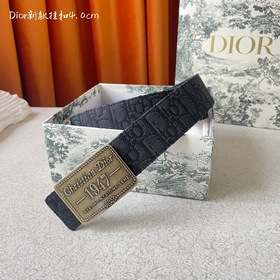Эта металлическая пряжка для ремня из латуни с покрытием от Dior