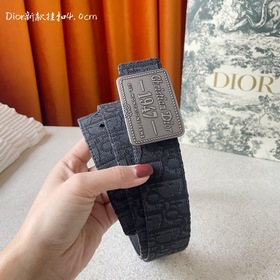Эта металлическая пряжка для ремня из латуни с покрытием от Dior 