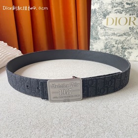 Эта металлическая пряжка для ремня из латуни с покрытием от Dior 