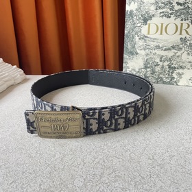 Эта металлическая пряжка для ремня из латуни с покрытием от Dior 