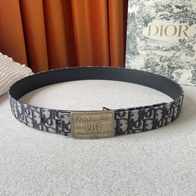 Эта металлическая пряжка для ремня из латуни с покрытием от Dior 