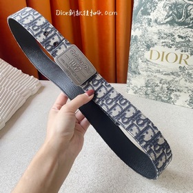 Эта металлическая пряжка для ремня из латуни с покрытием от Dior 