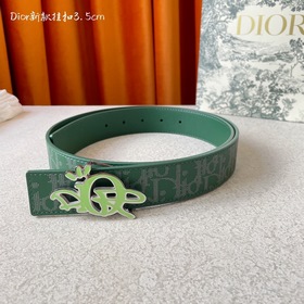 Эта металлическая пряжка для ремня из латуни с покрытием от Dior 
