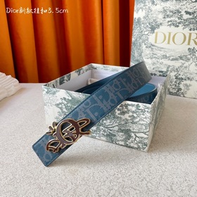 Эта металлическая пряжка для ремня из латуни с покрытием от Dior