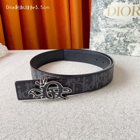 Эта металлическая пряжка для ремня из латуни с покрытием от Dior 