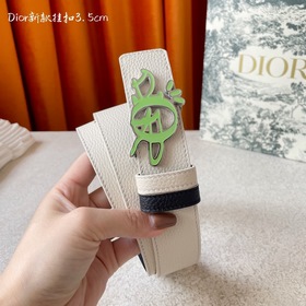 Эта металлическая пряжка для ремня из латуни с покрытием от Dior 