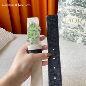 Эта металлическая пряжка для ремня из латуни с покрытием от Dior 