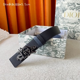 Эта металлическая пряжка для ремня из латуни с покрытием от Dior