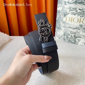 Эта металлическая пряжка для ремня из латуни с покрытием от Dior 