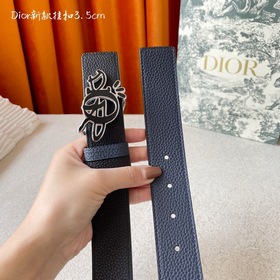 Эта металлическая пряжка для ремня из латуни с покрытием от Dior 