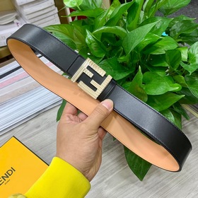 FENDI (Фенди) Модель, аналогичная представленной в магазине. Шири