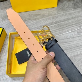 FENDl (Fendi) Модель, аналогичная представленной в магазине. Двус