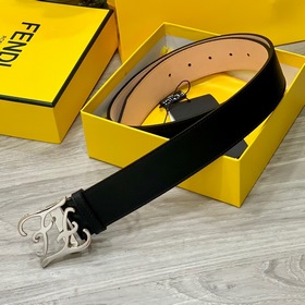 FENDl (Fendi) Модель, аналогичная представленной в магазине. Двус