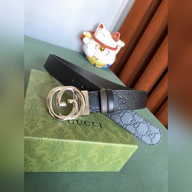 GUCCI Двусторонний пояс GUCCI шириной 3,7 см, одна сторона из кож