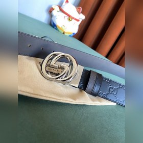 GUCCI Двусторонний пояс GUCCI шириной 3,7 см, одна сторона из кож