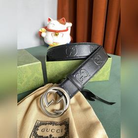 Gucci 4,0-дюймовый ремень из тисненной кожи с принтом из серии Ma