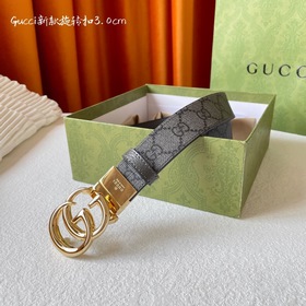 Новая модель Gucci. Одна сторона из серого ПВХ с принтом, другая
