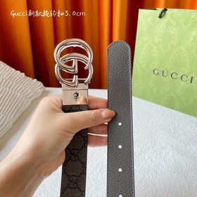 Новая модель Gucci. Одна сторона из нового серо-черного ПВХ с при