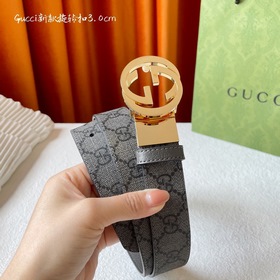 Новая модель Gucci. Одна сторона из серого ПВХ с принтом, другая 