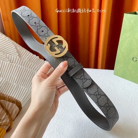 Новая модель Gucci. Одна сторона из серого ПВХ с принтом, другая 