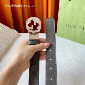 Новая модель Gucci. Одна сторона из нового серо-черного ПВХ с при