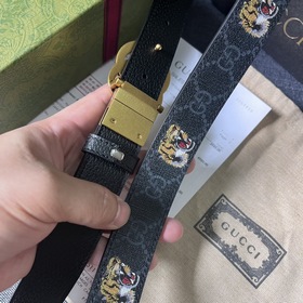 Gucci, ширина 3,0 см, новый двусторонний кожаный ремень с принтом