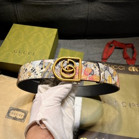 Новый ремень Gucci соединяет прошлое и настоящее бренда, продолжа