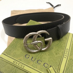 GUCCI Размер 4 см, подлинная форма. Один из боков этого ремня име