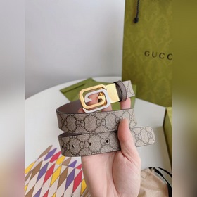 Новейшая модель от Gucci, изготовленная из коричневой парусины и 