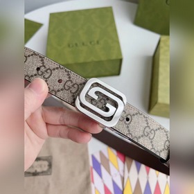 Новейшая модель от Gucci, изготовленная из коричневой парусины и 