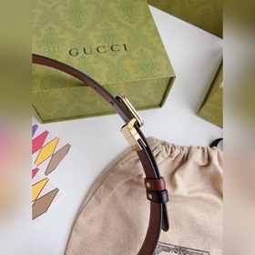 Новейшая модель Gucci из черной кожи с текстурой свиной кожи кори