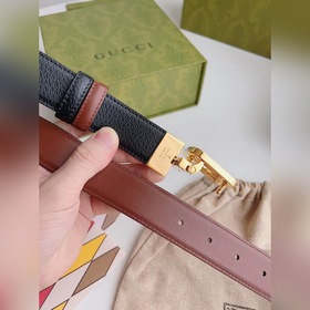 Новейшая модель Gucci из черной кожи с текстурой свиной кожи кори