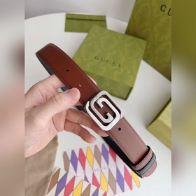 Новейшая модель Gucci из черной кожи с текстурой свиной шкуры и к