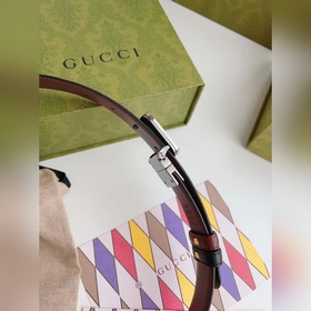 Новейшая модель Gucci из черной кожи с текстурой свиной шкуры и к