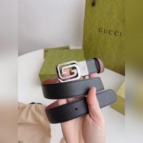 Новейшая модель Gucci из черной кожи с текстурой свиной шкуры и к