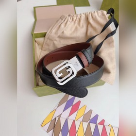 Новейшая модель Gucci из черной кожи с текстурой свиной шкуры и к