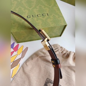 Новейшая модель от Gucci из черной кожи с текстурой свиной шкуры 