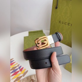 Новейшая модель от Gucci из черной кожи с текстурой свиной шкуры 